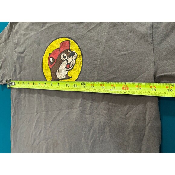 Buc-ee's Gas Station Men's T-Shirt Gray with Texas Flag & Beaver Logo M - Picture 3 of 5